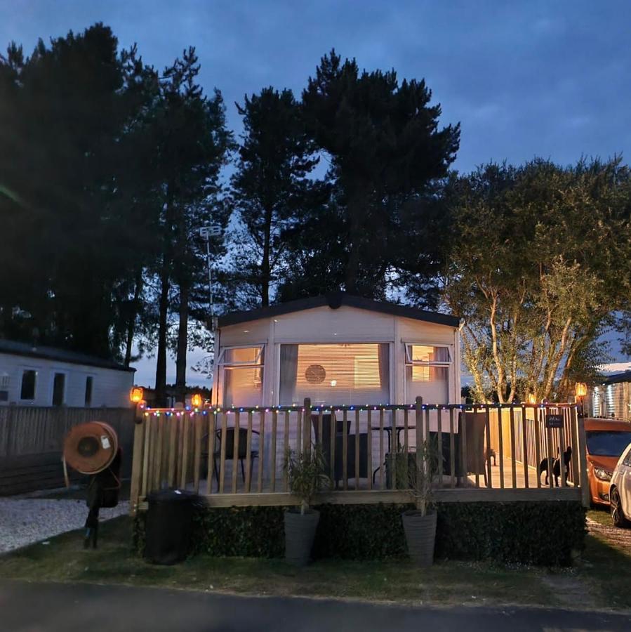 Crowle  The Hygge Retreat At 7 Lakes Country Park, Lincolnshireヴィラ エクステリア 写真